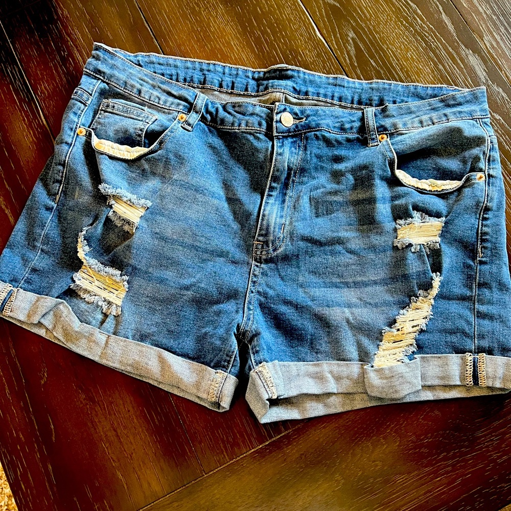 Women’s distressed cuff stretch denim shorts XXL